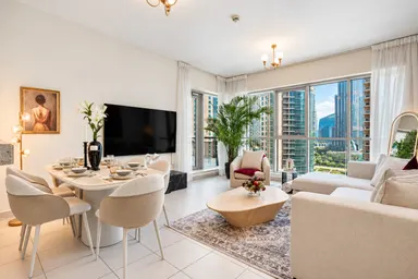 01_Cover_Living-Dining_City-View