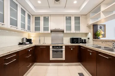 05_Cover_Full-Kitchen