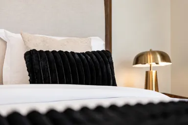 19_Bedroom-1_Pillow-and-Lamp