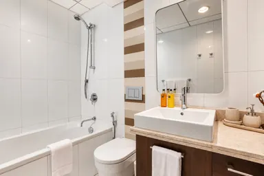 25_Bathroom_Full-View