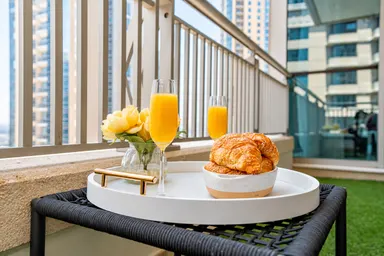 12_Balcony_Breakfast-Setup